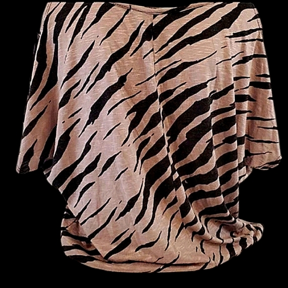 Forever 21 | Dark Tiger Print Open Shoulder Top - Picture 5 of 7